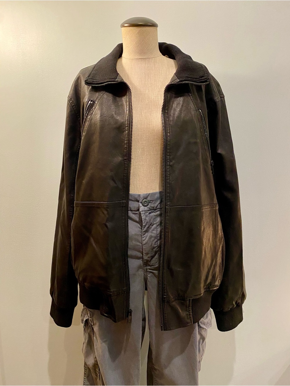 Guess Men's Black Leather Bomber Jacket - Classic Zip Front. Size L